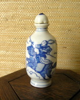 CHINESE OLD HANDMADE PORCELAIN KNIGHT SNUFF BOTTLE - Art Asiatique