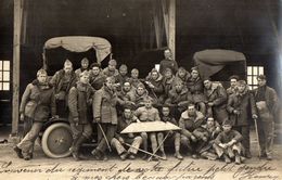 CPA 2150 - MILITARIA - Carte Photo Militaire - Soldats Dans Une Voiture & Camion Militaire - Matériel