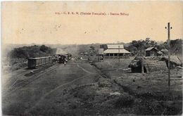 CPA Guinée Gare Chemin De Fer Train Siffray Ethnic Circulé - Guinee