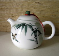 Vintage Collectible Hand Painted Porcelain Tea Pot / China - Asian Art