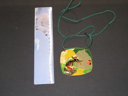 GOE - MAISON COMMUNALE - 1973 - Médaille émaillée Avecconte Loup Et Pêtits Cochons - - Sonstige & Ohne Zuordnung