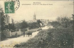 Cpa QUESTEMBERT 56 - 1914 - Entrée De La Ville (Route De Péaule) - (animée, Boeuf) - Questembert