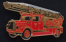 VIEUX CAMION DE SAPEURS POMPIERS - OLD TRUCK - GRANDE ECHELLE -      (ROSE) - Pompiers