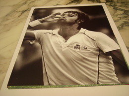 PHOTO JIMMY CONNORS ROLAND GARROS EN DISCUSSION AVEC JUGE ARBITRE 1981 - Unclassified