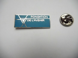 Beau Pin's En EGF , Médical , Fondation De L'Avenir , Recherche Médicale Appliquée - Geneeskunde