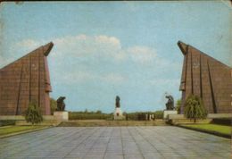 Germany - Postcard Circulated 1983 - Berlin-Treptow - Soviet Memorial - 2/scan - Treptow