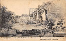 80.  BEUVRAIGNES PRES DE ROYE.  TRANCHEE PROTEGEE PAR UN RESEAU DE FIL DE FER.  ANIMATION.  SODATS. - Beuvraignes