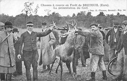 27-BRETEUIL- CHASSES A COURRE EN FORÊT DE BRETEUIL, LA PRESENTATION DU CERF - Breteuil