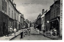 51 - SEZANNE - ( MARNE ) - T.Belle Vue Animée De La Rfue Notre Dame ( Pub Moto Naphta , Charettes , Tabac ) - Sezanne