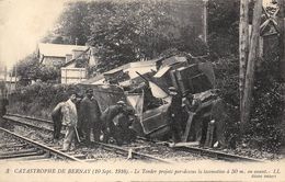 27-BERNAY- CATASTROPHE- LE TENDER PROJETE PAR-DESSUS LA LOCOMOTIVE A 50m EN AVANT - Bernay