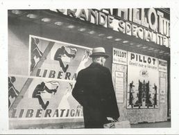 Reproduction De Photographie N° 68 , Militaria , Guerre 1939-1945 , Affiche ,libération , 25.5 X 19, Frais Fr 1.45 E - Other & Unclassified