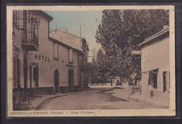 CPA 84 - CAUMONT-sur-DURANCE - Route D'Avignon - TB PLAN CENTRE VILLAGE MAGASINS TABACS BOUCHERIE Hôtel - Caumont Sur Durance