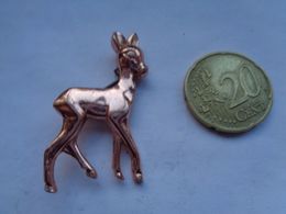 Réf: XXX.             Broche    Biche   ( Dorée ) - Brooches