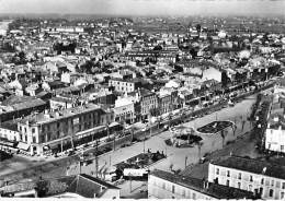 47 - MARMANDE : Place Gambetta - Les Hotels Vue Panoramique - CPSM Dentelée Noir Blanc Grand Format 1960 - Lot Garonne - Marmande