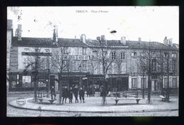 VERDUN PLACE D ARMES LE FAMILISTERE - Verdun