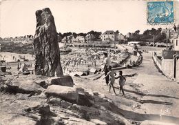 44-BATZ-SUR-MER- LE MENHIR ET LA PLAGE ST-MICHEL - Batz-sur-Mer (Bourg De B.)