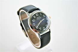 Watches : PONTIAC * * * MEN INTERNATIONAL HAND WIND - 1960-70's  - Original - Swiss Made - Running - Excelent Condition - Horloge: Modern