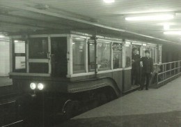 UNDERGROUND * SUBWAY * METRO * RAIL RAILWAY RAILROAD TRAIN * BKV * DEAK FERENC SQUARE BUDAPEST * Reg Volt 0165 * Hungary - Métro