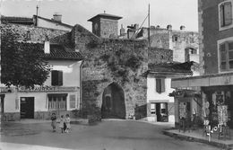 64-SAINT-JEAN-PIED-DE-PORT- PLACE DU MARCHE PORTE DE LA RUE DE L'EGLISE - Saint Jean Pied De Port