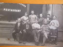 Photographie -Carte Postale / Groupe Devant Restaurant/ L'Heure De L'apéro... / Vers 1910 - 1920                PHOTN307 - Personnes Anonymes