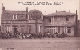 Delcampe - Carte 1920 HOTEL MODERNE / BARFLEUR / RESTAURANT PRIX DE LA BONNE CUISINE (façade Animée Beau Plan) - Barfleur