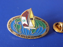 Pin's Voilier - 1982 Philippe Jeantot - Crédit Agricole 1991 - Les Défis D'entreprendre Voile Bateau 85 Corner (PQ46) - Voile