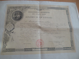 Diplôme De Fin D'études Enseignement Secondaire Jeunes Filles Aix 1917 Labrague Née à Niort Autographes 38 X 32 Environs - Diplome Und Schulzeugnisse