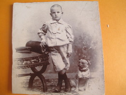 Photographie De Studio/Enfant De 9 Ans Debout Avec Chien Type Bulldog/Photo Prise En ARGENTINE/Vers 1880-1900   PHOTN326 - Old (before 1900)