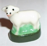 Mouton ( Léger éclat Derrière Au Bas Du Socle (BW) - Animaux