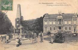 EURE  27  BOURGTHEROULDE  PLACE DE LA MAIRIE   MONUMENT COMMEMORATIF DU COMBAT DU 4 JANVIER 1871  GUERRE 1870 71 - Bourgtheroulde