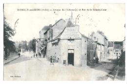 CPA..   ROMILLY SUR SEINE..  AVENUE. DU CHATEAU  ET RUE DE LA GRANDE COUR...ANIMATION.  VOIR SCAN. - Romilly-sur-Seine