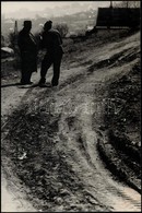 1969 Borbely Mihaly: Falu Szelen, Budajen?, Pecsettel Jelzett Foto, 26x40 Cm - Sonstige & Ohne Zuordnung