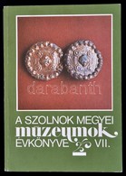 Szoknok Megyei Muzeumok Evkoenyve VII. Koetet. Szerk.: Kaposvari Gyula, Madaras Laszlo, Talas Laszlo. Szolnok, 1990, Dam - Zonder Classificatie