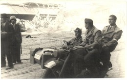 ** T1/T2 1944 Budapest, A Junius 27-e Bombazasok Utan, Lerombolt Epueletek, Katonak Motorkerekparon, Photo - Non Classificati