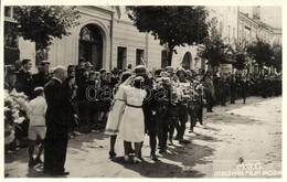 T2 1940 Kolozsvar, Cluj; Bevonulas, Honleanyok, Katonak Viragcsokorral / Entry Of The Hungarian Troops, Compatriot Women - Unclassified