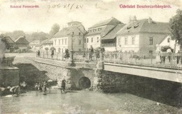 T3/T4 Besztercebanya, Banska Bystrica; Rakoczi Ferenc Ter, Mosas A Folyoban A Hid Alatt / Square, Washing In The River U - Ohne Zuordnung