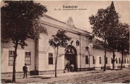 T2 Ersekujvar, Nove Zamky; M. Kir. Honved Huszar Laktanya / Military Barracks - Non Classés