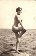 ** T2 Erotic Nude Lady On The Beach, Original Vintage Photo - Unclassified