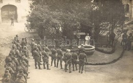 T2/T3 1918 Osztrak-magyar Katonak Tabori Mise Koezben / WWI K.u.k. Military, Soldiers At A Field Mass. Photo + K.u.k. In - Ohne Zuordnung