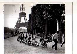 Robert DOISNEAU Tour Eiffel Transport De Chevaux De Bois  De Maneges Ou De Vehicules D'enfants? - Doisneau