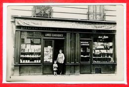 A IDENTIFIER - CARTE PHOTO -- Magasin - Librairie - Shops