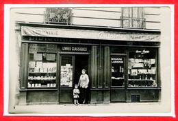 A IDENTIFIER - CARTE PHOTO -- Magasin - Librairie - Magasins