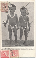 NOUVELLES HEBRIDES - Deux Enfants Indigènes, Flèches Empoisonnées, Colliers Fait D'ossements Humains - 2 Scans - Vanuatu