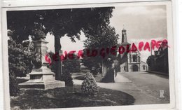 53-  CHATEAU GONTIER- STATUE DU PETE LOYSON ET L' EGLISE SAINT JEAN - CARTE PHOTO 1942 - Chateau Gontier