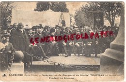 87- LAURIERE- INAUGURATION DU MONUMENT DU GENERAL THOUMAS 26 OCTOBRE 1913- PENDANT LES DISCOURS - RARE - Lauriere