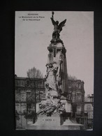 Soissons Le Monument De La Place De La Republique - Picardie