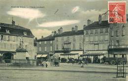 PONT DE VAUX - Place Joubert. - Pont-de-Vaux