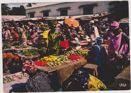 Sénégal,Afrique De L'ouest,le Marché,market,méres Africaines,souk Et Stand à L'ancienne,vendeuses De Fruits Et Légumes - Sénégal