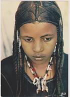 NIGER,république ,AFRIQUE,jeune Et Belle Jeune Fille Targui,TARGUI YOUNG GIRL,avec Collier Talisman, Tresses, Concentrée - Niger