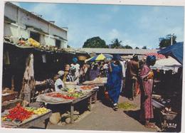 Sénégal,Afrique De L'ouest,le Marché,market,méres Africaines,souk Et Stand à L'ancienne,vendeuses De Fruits Et Légumes - Sénégal